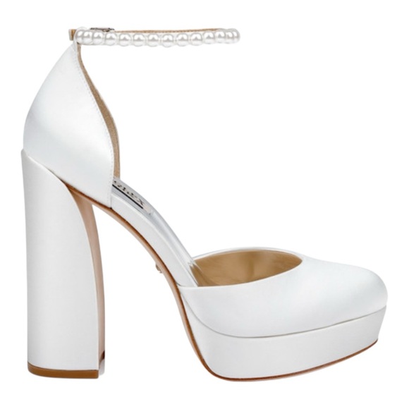 Badgley Mischka  Felixa Women's White Satin Pearl Platform Heel Pump Size 5.5 - Picture 1 of 12